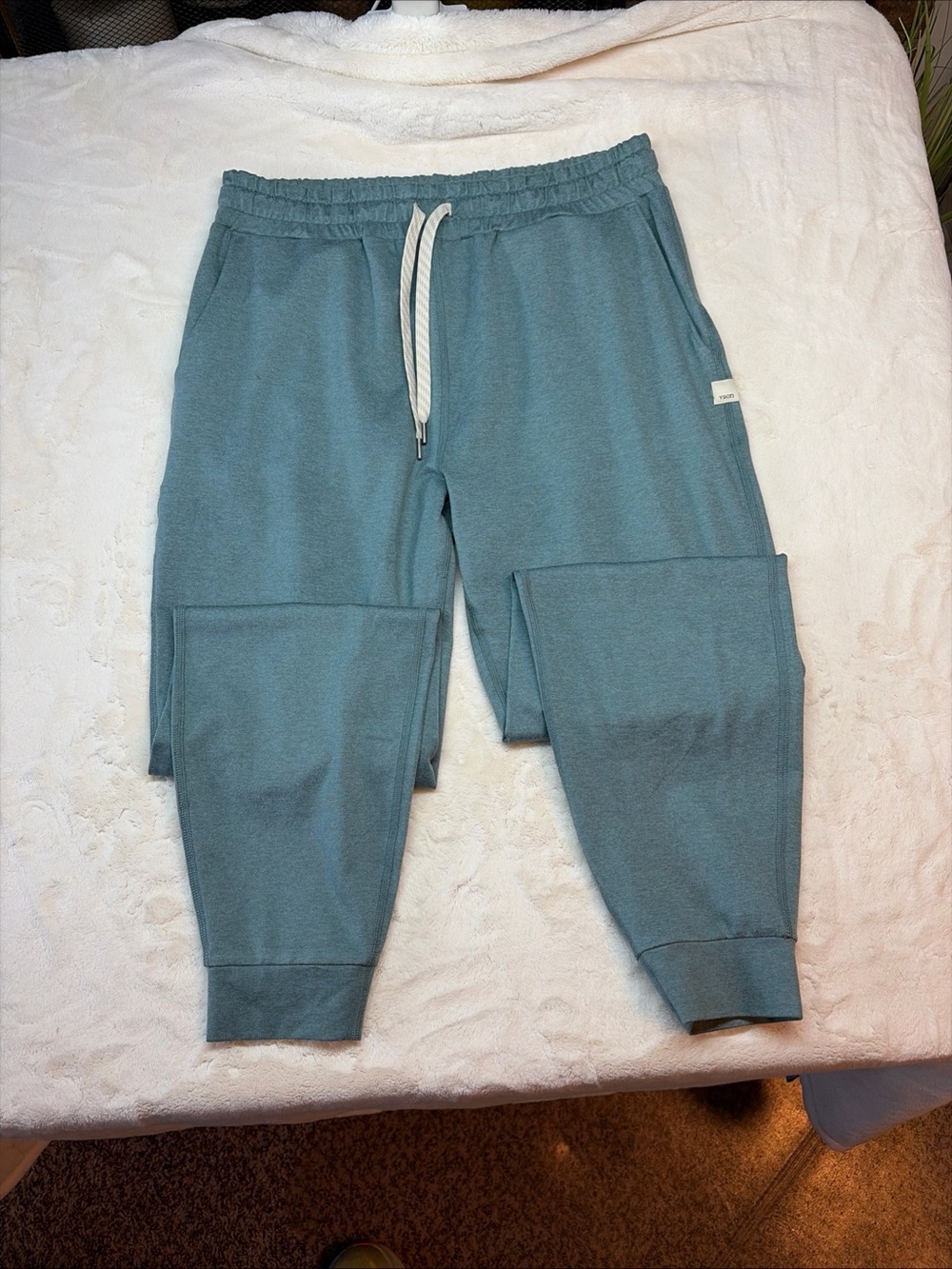 Vuori Women's Performance Jogger Muted Blue Green size Small